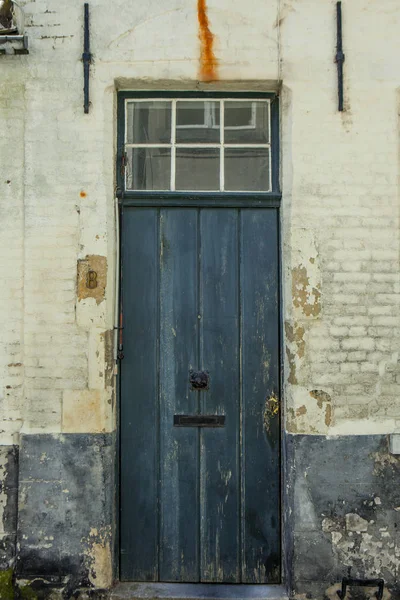 Typische Gevel Van Gebouwen Brugge Bakstenen Kleurrijke Deur Raamkozijnen — Stockfoto