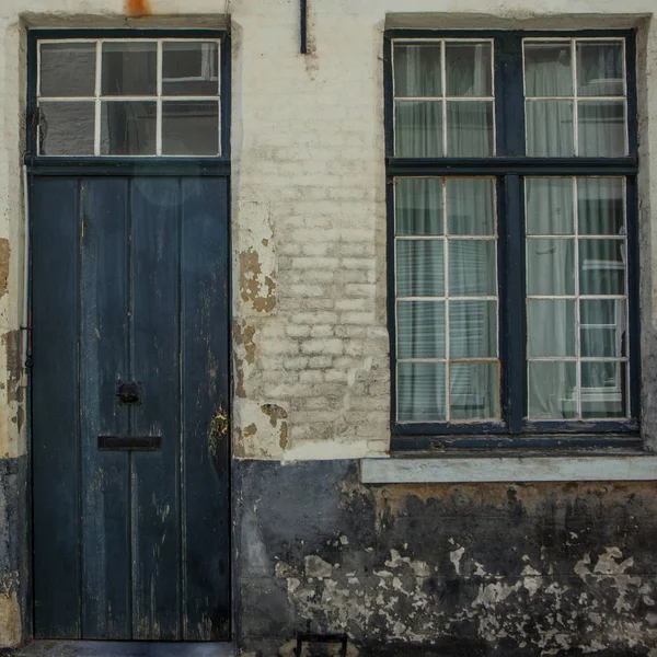 Típica Fachada Edificio Brujas Ladrillos Marcos Puertas Ventanas Coloridos —  Fotos de Stock