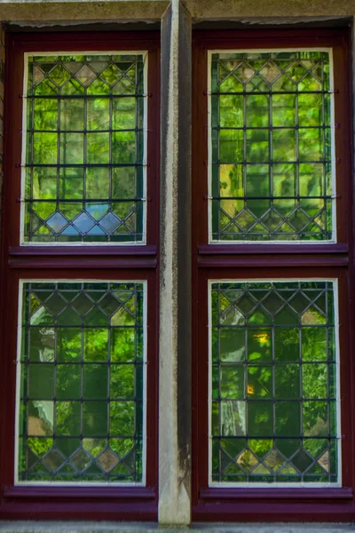 Typická Stavební Fasáda Bruggách Cihly Barevná Okénka — Stock fotografie