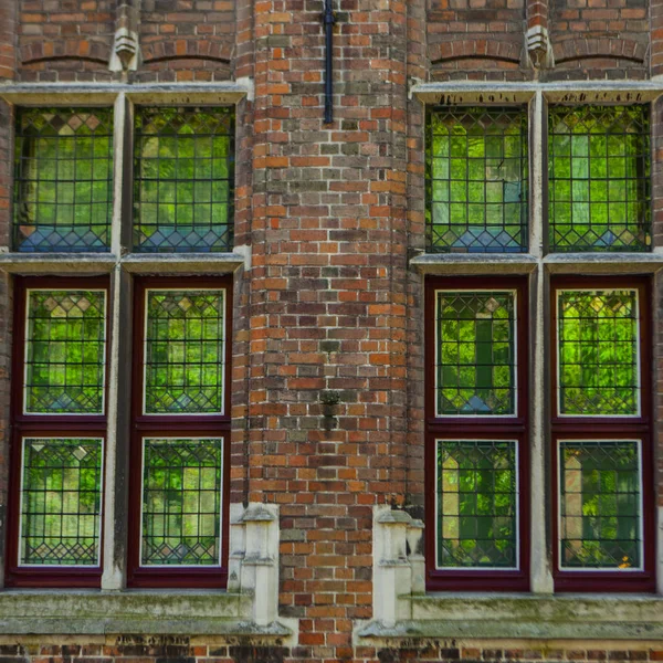 Grunge Pared Ladrillo Viejo Con Ventana — Foto de Stock