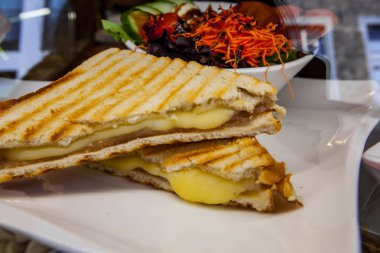 pazarda tost çedar peyniri