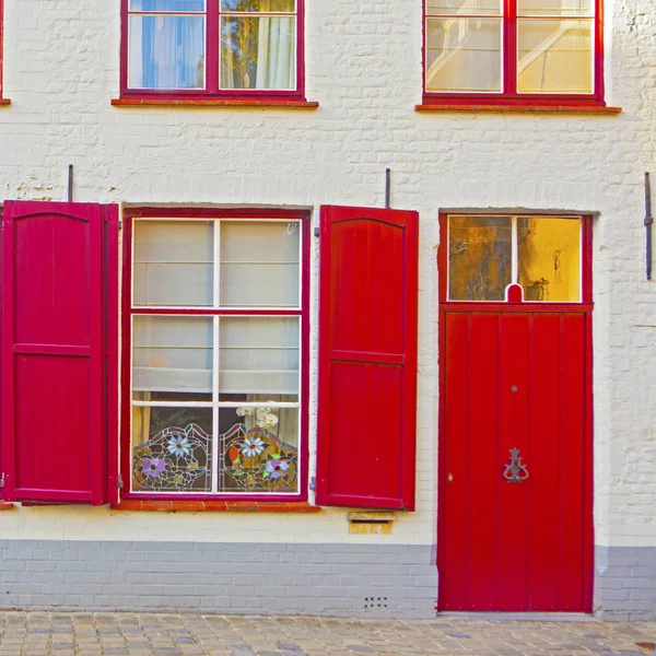 Die Häuser Von Brugge Rote Fenster Und Türen Belgien — Stockfoto