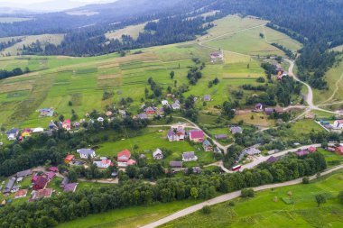 Ormanlar, çayırlar ve drone, Ukrayna ile alınan Karpat Dağları tepelerinde