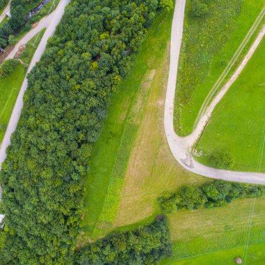 Ormanlar, çayırlar ve drone, Ukrayna ile alınan Karpat Dağları tepelerinde