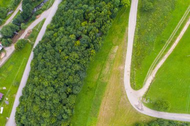 Ormanlar, çayırlar ve drone, Ukrayna ile alınan Karpat Dağları tepelerinde