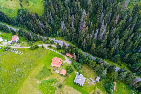 Florestas Prados Colinas Das Montanhas Dos Cárpatos Tomadas Com Drone — Fotografia de Stock