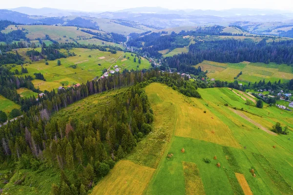 Wälder Wiesen Und Hügel Der Karpaten Mit Drohne Aufgenommen Ukraine — Stockfoto