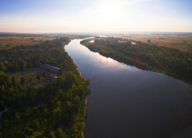 Dron, Ukrayna ile alınan Desna Nehri günbatımı zaman, görünümü