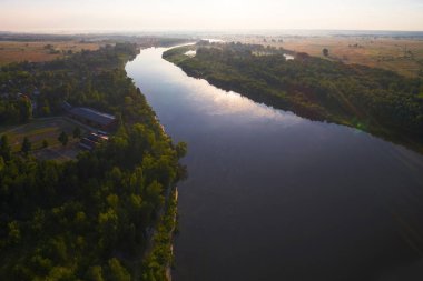 Dron, Ukrayna ile alınan Desna Nehri günbatımı zaman, görünümü