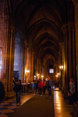 PARIS - 1 Ekim 2016 'da Notre Dame de Paris Katedrali İçişleri. Notre Dame inşaatı 1163 yılında başladı ve 1345 yılında tamamlandı..