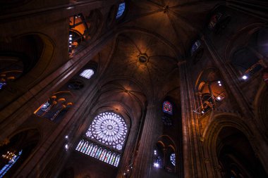 PARIS - 1 Ekim 2016 'da Notre Dame de Paris Katedrali İçişleri. Notre Dame inşaatı 1163 yılında başladı ve 1345 yılında tamamlandı..