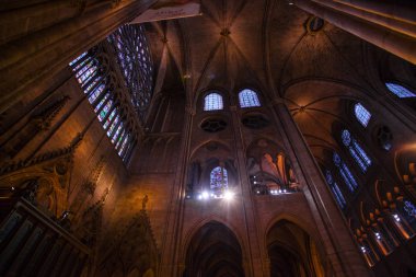 PARIS - 1 Ekim 2016 'da Notre Dame de Paris Katedrali İçişleri. Notre Dame inşaatı 1163 yılında başladı ve 1345 yılında tamamlandı..