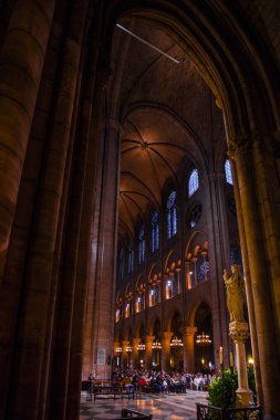PARIS - 1 Ekim 2016 'da Notre Dame de Paris Katedrali İçişleri. Notre Dame inşaatı 1163 yılında başladı ve 1345 yılında tamamlandı..