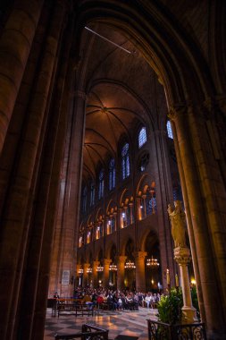 PARIS - 1 Ekim 2016 'da Notre Dame de Paris Katedrali İçişleri. Notre Dame inşaatı 1163 yılında başladı ve 1345 yılında tamamlandı..