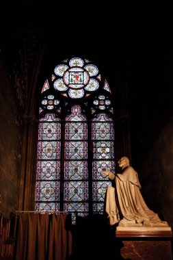 PARIS - 1 Ekim 2016 'da Notre Dame de Paris Katedrali İçişleri. Notre Dame inşaatı 1163 yılında başladı ve 1345 yılında tamamlandı..