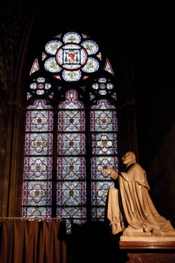 PARIS - 1 Ekim 2016 'da Notre Dame de Paris Katedrali İçişleri. Notre Dame inşaatı 1163 yılında başladı ve 1345 yılında tamamlandı..