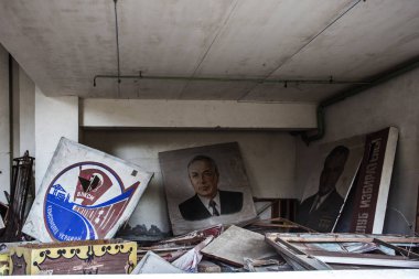 Pripyat, Ukrayna - 15 Nisan 2019: Çernobil Yabancılaşma Bölgesi İçindeki Hayalet Şehir'de Terk Edilmiş Oda. 