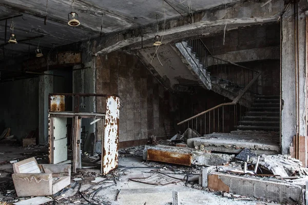 苏联超市被遗弃在普里皮亚特市 距离切尔诺贝利核电站仅3公里 — 图库照片