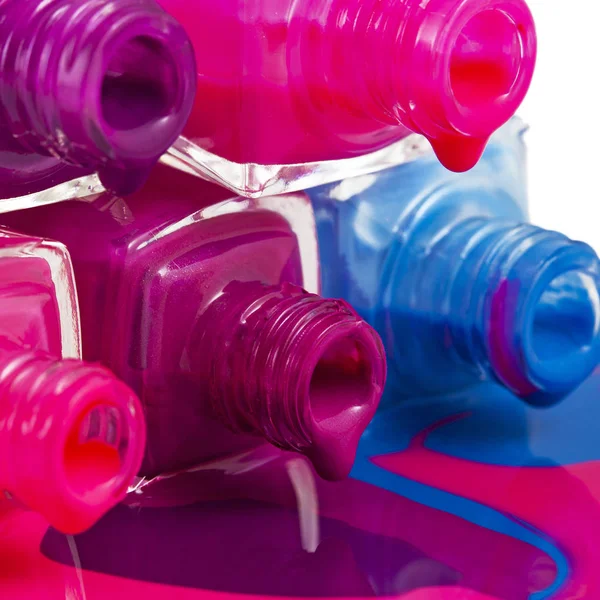 Flaschen Mit Verschüttetem Nagellack Auf Weißem Hintergrund — Stockfoto