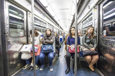 Paris, Fransa Paris Metro iç 30 Eylül 2016. Moskova sonra Avrupa'nın ikinci en işlek metro sistemi olduğunu. 