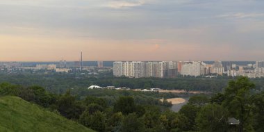 Peremogy parkTan Kiev üst görünümü, Mayıs ayında gün batımı nda, Ukrayna
