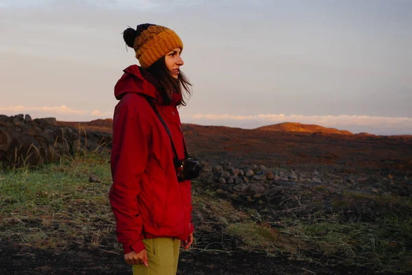 Islandreisende Frau Berühmtem Ort Zwischen Kontinenten — Stockfoto