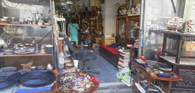 Atina, Yunanistan - 17 Ocak 2019: Satılık ünlü bit pazarı Atina, Yunanistan, antika