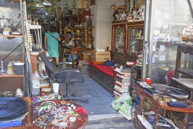 Atina, Yunanistan - 17 Ocak 2019: Satılık ünlü bit pazarı Atina, Yunanistan, antika