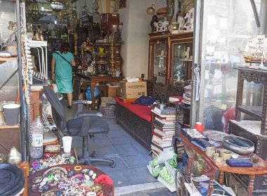 Atina, Yunanistan - 17 Ocak 2019: Satılık ünlü bit pazarı Atina, Yunanistan, antika