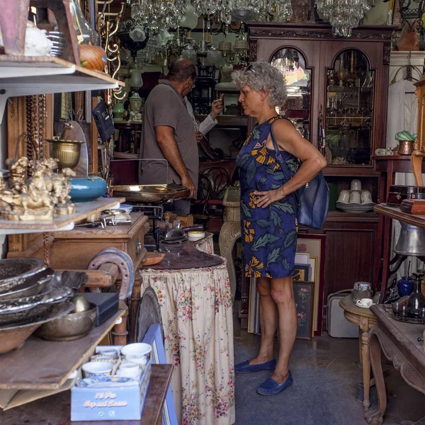 アテネ ギリシャで有名なフリー マーケットでの販売のためのアテネ ギリシャ 2019 骨董品 — ストック写真