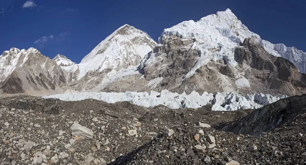 Widok Góry Grzbiecie Lodowiec Obozu Everest Base Nepalu — Zdjęcie stockowe