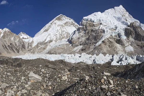 Widok Góry Grzbiecie Lodowiec Obozu Everest Base Nepalu — Zdjęcie stockowe