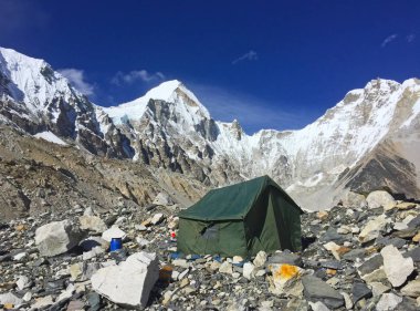 Everest Ana Kampı'nda çadırlar, Nepal'de yürüyüş