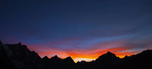 Zachód słońca nad jeziorami Gokyo, od góry Gokyo RI — Zdjęcie stockowe