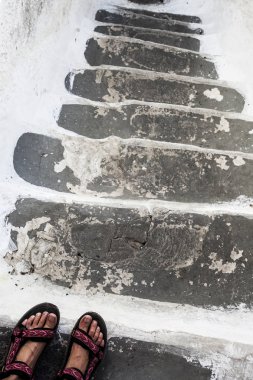 Atina'nın ince sokaklarında beyaz merdivenler; Yunanistan