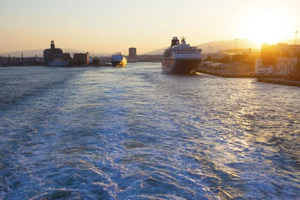 Pireus Yunanistan Eylül 2019 Gün Batımı Nda Pire Yolcu Limanında — Stok fotoğraf