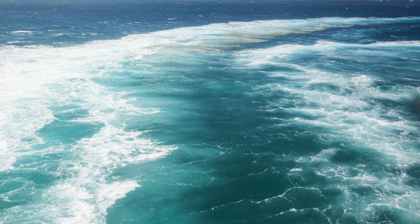 Verbazingwekkende Kleuren Water Met Golven Van Middellandse Zee — Stockfoto