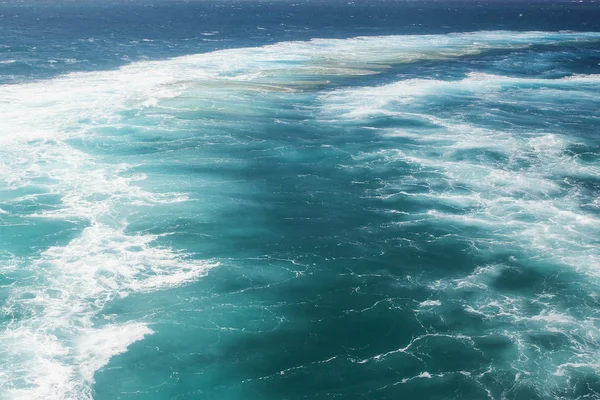 Verbazingwekkende Kleuren Water Met Golven Van Middellandse Zee — Stockfoto