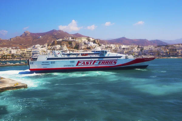Paros Grécia Setembro 2019 Turistas Esperando Ferry Porto Ilha Paros — Fotografia de Stock