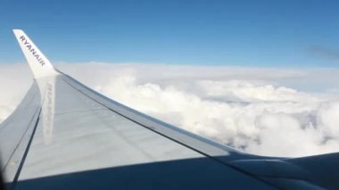 Bulutlarda uçmak