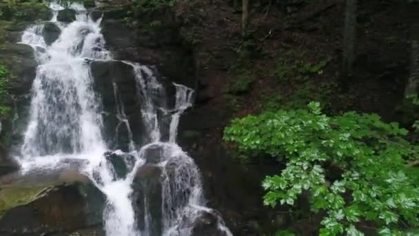 Водопад Шепит Карпатах Взят Беспилотника — стоковое видео