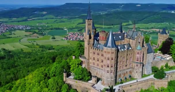 德国著名的霍亨佐伦城堡的空中景观 与Drone合谋 — 图库视频影像