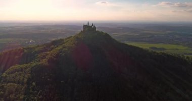 Almanya 'nın ünlü Hohenzollern Kalesi' nin hava manzarası.