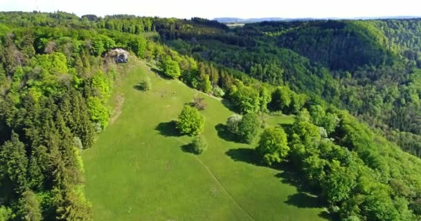德国著名的霍亨佐伦城堡的空中景观 与Drone合影 — 图库视频影像