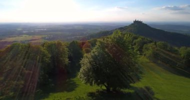 Almanya 'nın ünlü Hohenzollern Kalesi' nin hava manzarası. Drone ile alındı