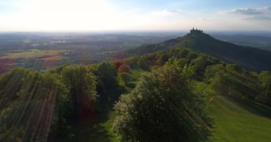 Almanya 'nın ünlü Hohenzollern Kalesi' nin hava manzarası. Drone ile alındı