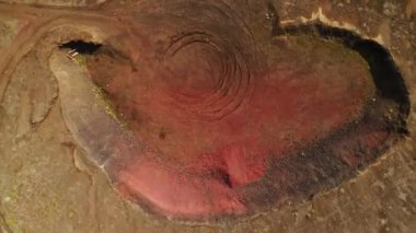 İzlanda 'nın kızıl toprağının peyzajcısı, volkanik, insansız hava aracı videosu