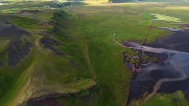 Gökyüzünden ve İHA 'dan alınan İzlanda manzaraları.