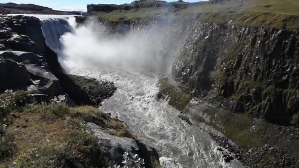 古尔佛斯 著名的冰岛式瀑布 金圆的一部分 阳光灿烂的日子 — 图库视频影像