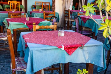 Yunanistan 'ın Perissa plajındaki sokak kafesi